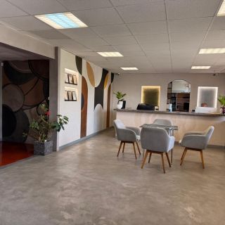 🏠Nahlédněte k nám do showroomu! Objevte unikátní barvy a povrchy, které dodají vašemu prostoru duši. Těšíme se na vaši...